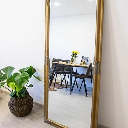 * Premium Apt * Netflix, Self Check-in & Parking Apartamento Ostrava