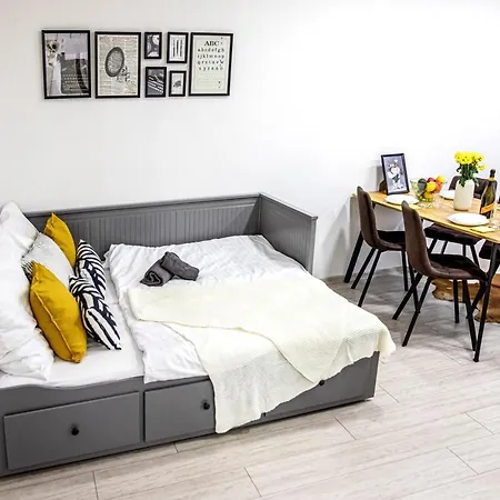 * Premium Apt * Netflix, Self Check-in & Parking Ostrava