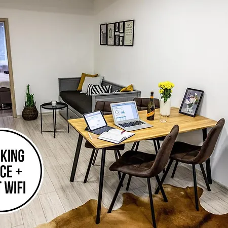* Premium Apt * Netflix, Self Check-in & Parking * Ostrava
